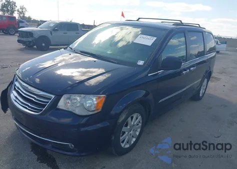 2015 Chrysler Town & Country Touring из США, поврежденный, VIN 2C4RC1BG7FR572938